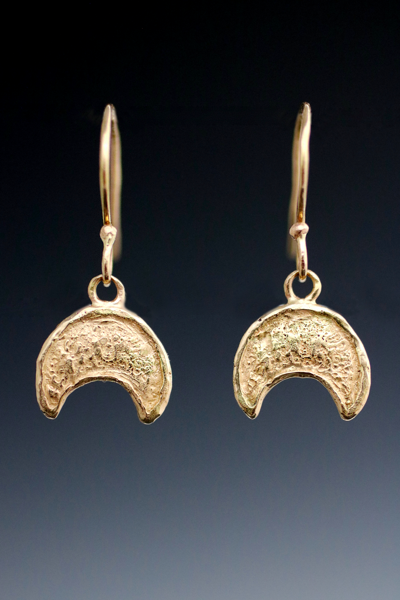 14k Gold Crescent Moon Earrings – Manna